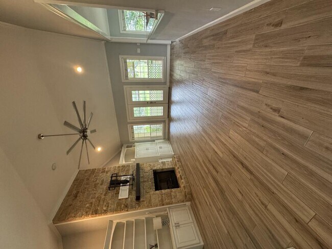 Building Photo - 465 Austin Hines Dr