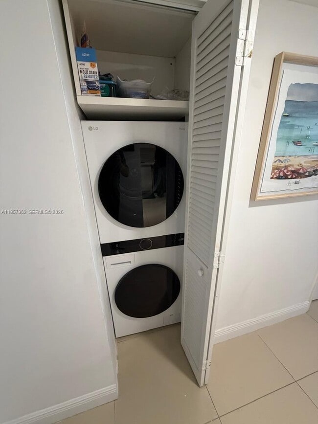 Building Photo - 1865 Brickell Ave