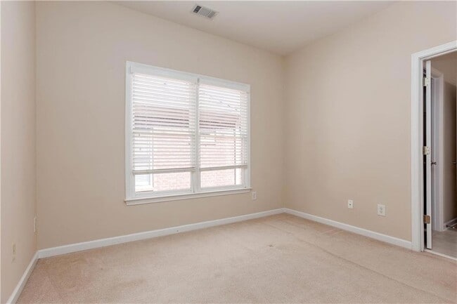 Building Photo - 3206 Windsor Lake Dr NE