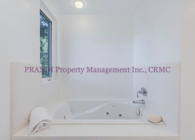 Building Photo - Woodacre Retreat Like Home with Views and ...