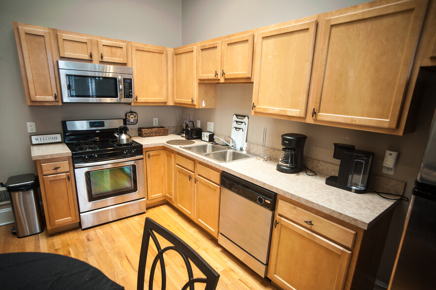 Building Photo - 317 W Fayette St