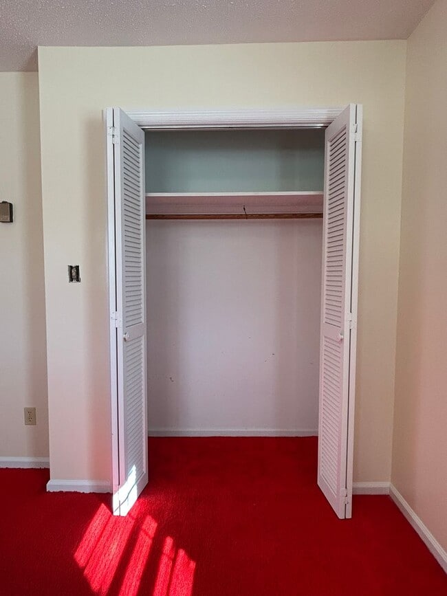 Building Photo - Large Brick Ranch with Finished Basement a...