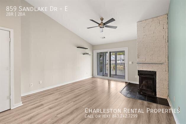 Building Photo - 859 Sandlake Dr