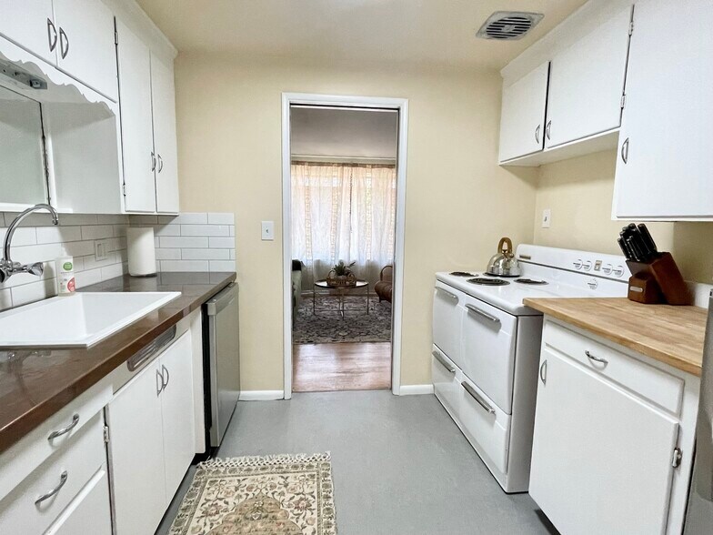 Building Photo - 4324 3rd Ave NW