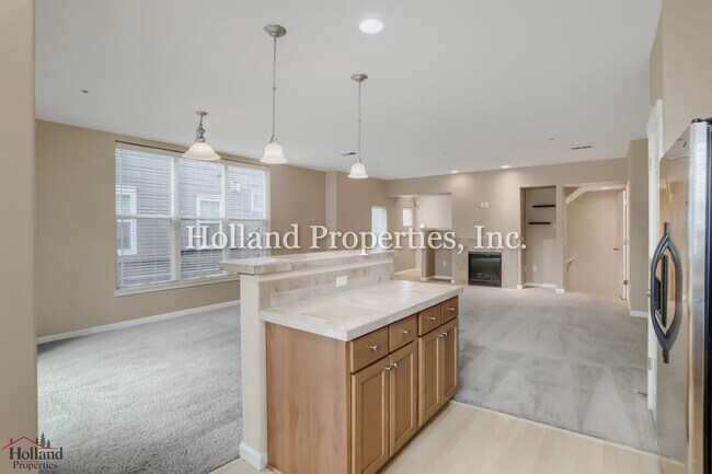 Building Photo - 10882 NE Red Wing Way