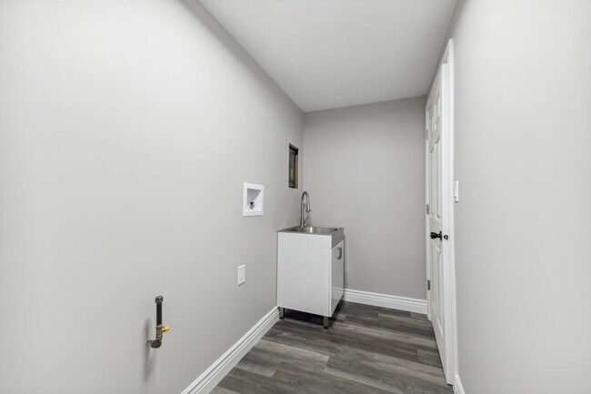 Building Photo - 4641 E 13th Pl