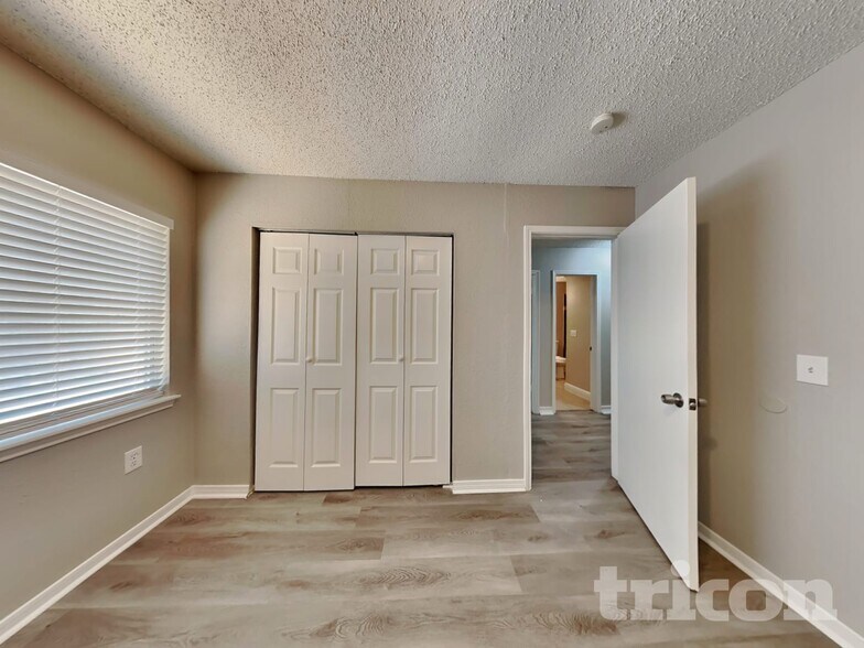 Building Photo - 16635 Saltgrass St
