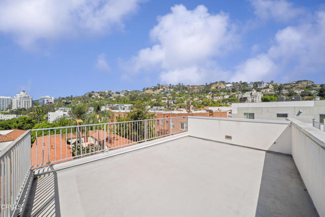 Building Photo - 1345 Havenhurst Dr