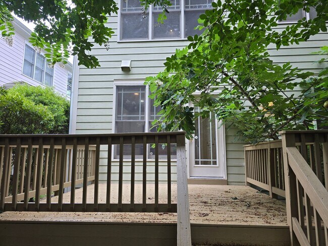 Building Photo - Stylish 3BR, 3BA Townhouse – Prime Location Near Durham & Chapel Hill!