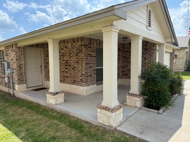 Building Photo - 9019 Stonehollow