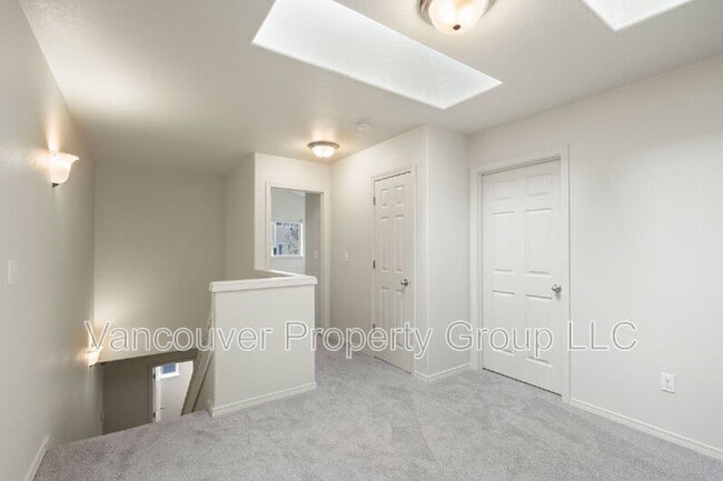 Building Photo - 2713 NE 87th Ave