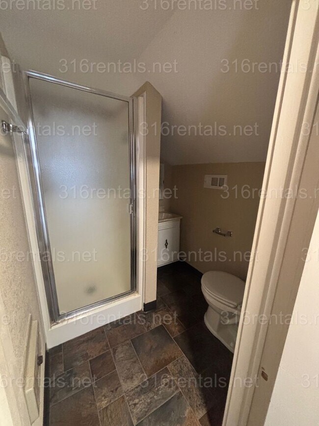 Building Photo - Rental Available NOW!