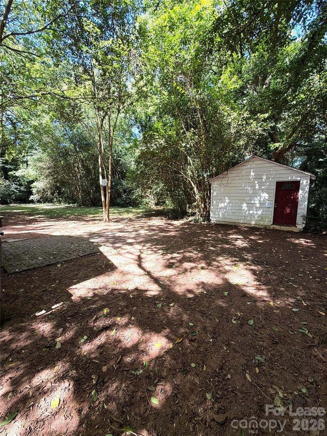 Building Photo - 3516 Eastway Dr