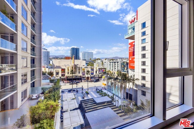 Building Photo - 6250 Hollywood Blvd