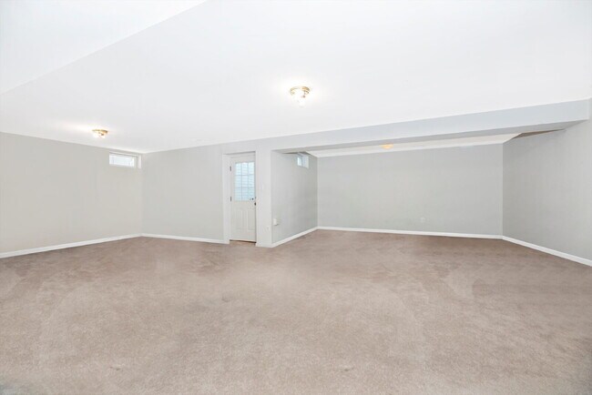 Building Photo - Beautiful 4-Bedroom Colonial in Walkersville