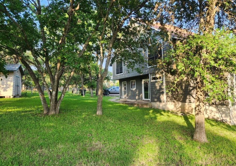 Building Photo - 305 Forest Dr