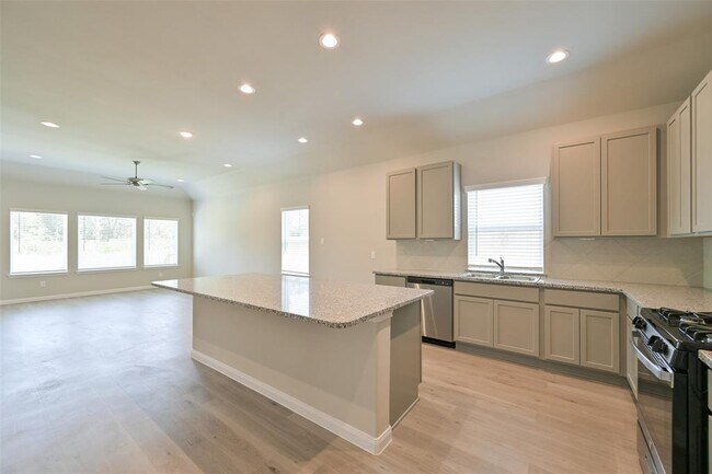 Building Photo - 3918 Sugardale St