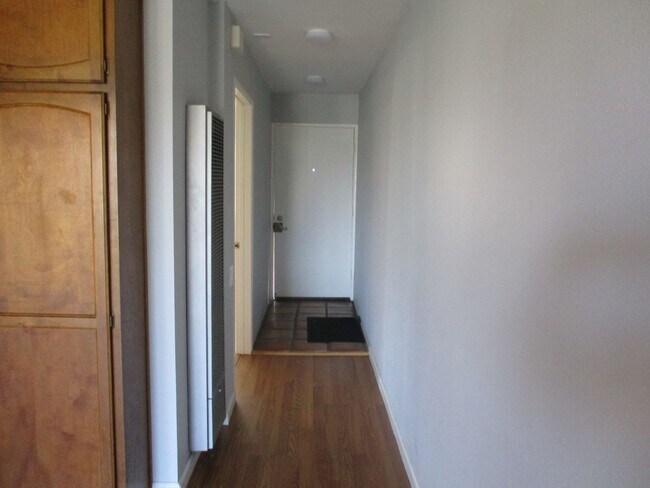 Building Photo - Desirable & Spacious Pt Loma Fully Updated 1 BDR 1 BA Apartment