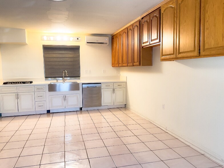 Building Photo - 238 Lakeview Dr