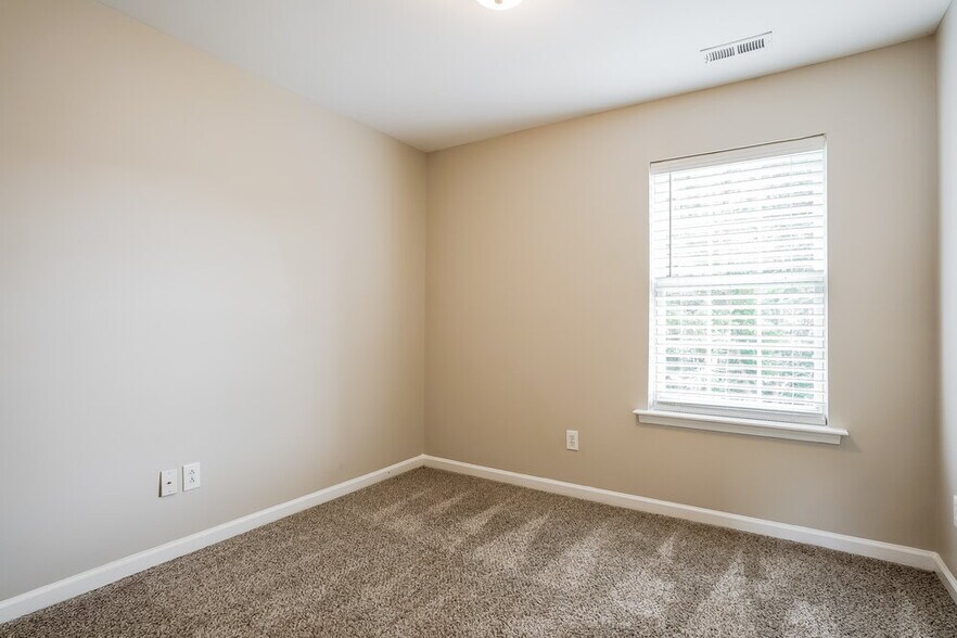Building Photo - 5405 Kissimmee Ln