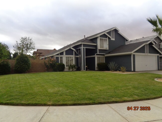Building Photo - East Lancaster Pool Home