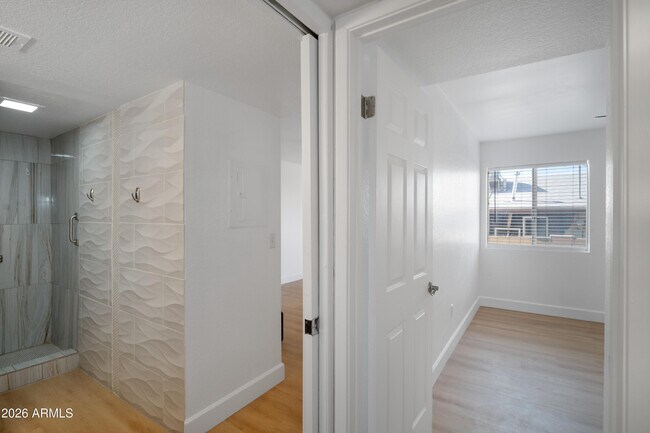 Building Photo - 729 W Coolidge St