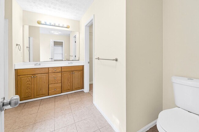 Building Photo - 4BR/2.5BA Open & Bright Lawrenceville Home