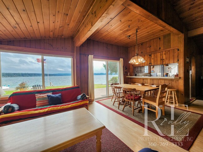 Building Photo - Charming Waterfront Retreat in Poulsbo, Wa...