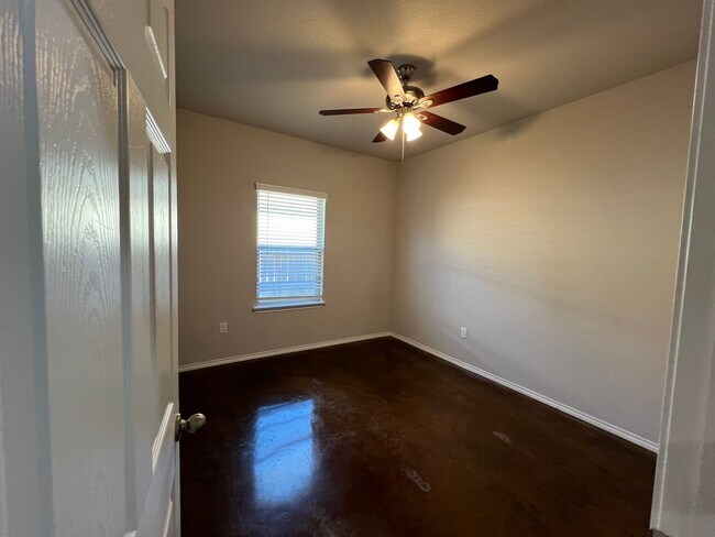 Building Photo - Luxury 3/2 Duplex in Seguin, Texas
