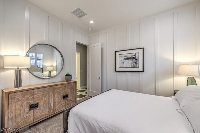 Building Photo - 2542 Strathmill Ave