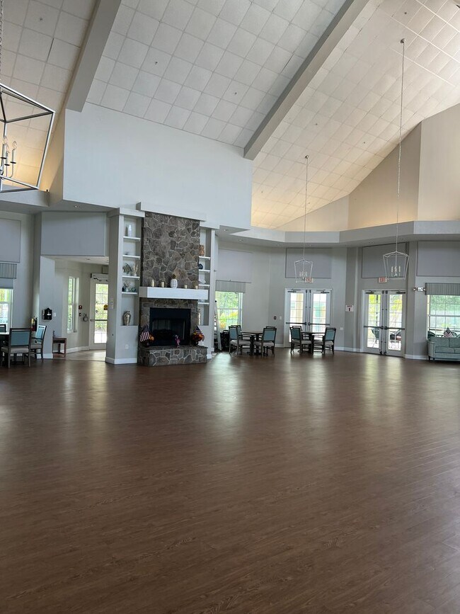 Building Photo - Heritage Oak Park Gated Commmunity