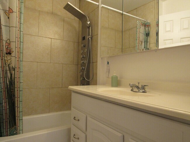 Building Photo - Venetian Palms 12640-1911