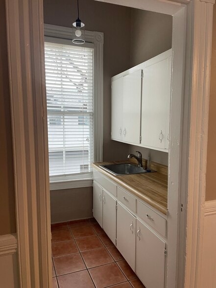 Building Photo - 313 1/2 20th St