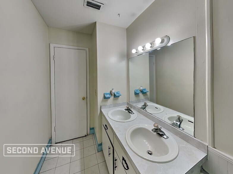 Building Photo - 7583 Patrice Ct