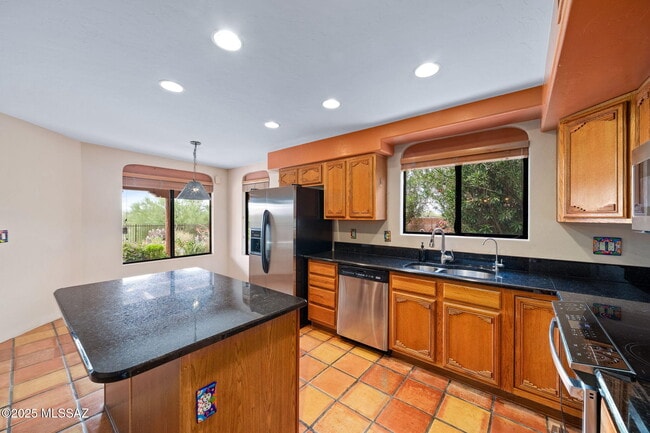 Building Photo - 9020 N Jessy Ln