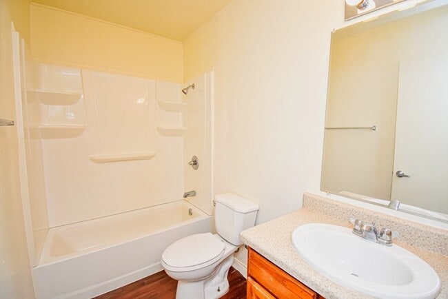 Building Photo - 100 Sunset St