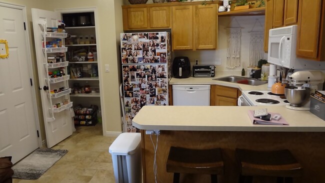 Building Photo - Contract Sale: One Bedroom near Utah Valley Hospital and Provo Recreation Center