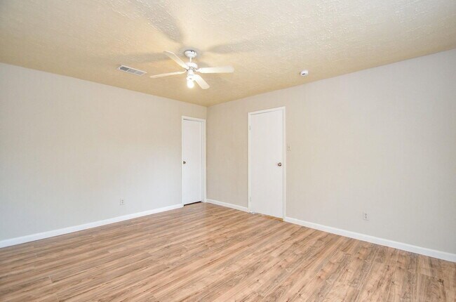 Building Photo - 7623 Kite Hill Dr