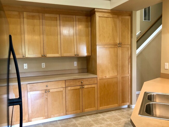 Building Photo - Kent Duplex