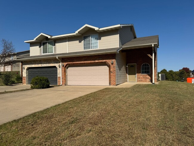 Building Photo - Spacious 3-Bedroom Duplex Located within Close Proximity to Fort Leonard Wood!