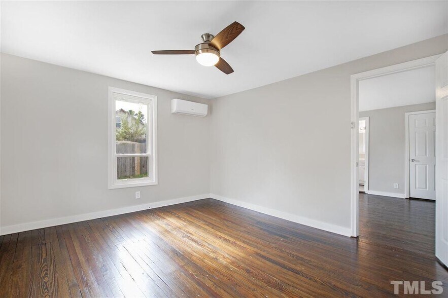 Building Photo - 520 Commonwealth St