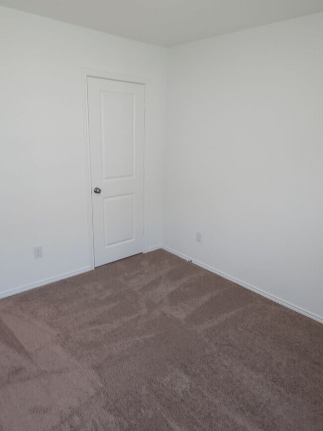 Building Photo - Converse Area - Knox Ridge