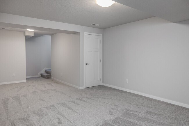 Building Photo - Great 3 Bedroom Single-Family Home in Urba...