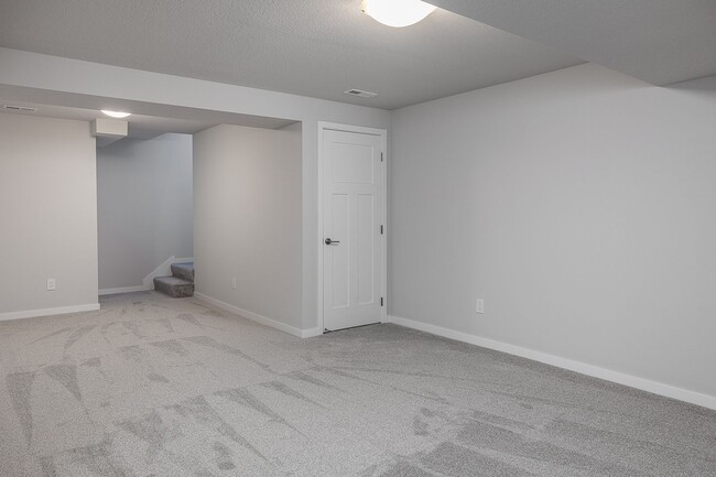 Building Photo - Great 3 Bedroom Single-Family Home in Urbandale