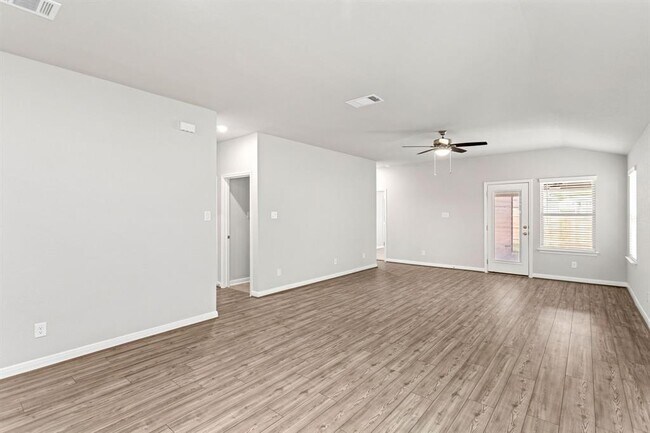Building Photo - 25810 Posey Dr