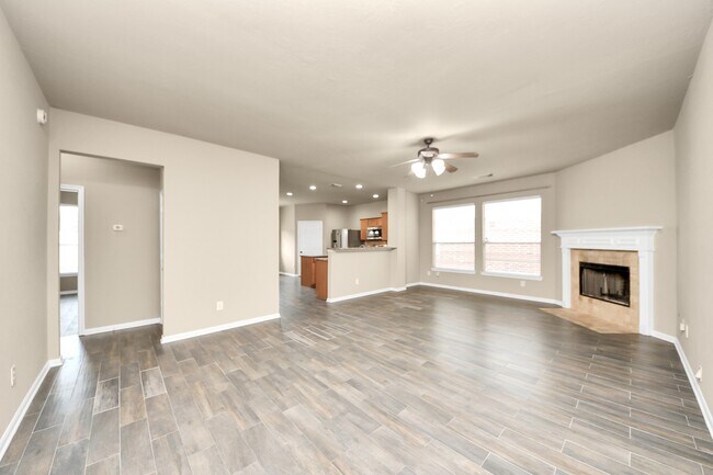 Building Photo - 12902 Meadow Springs Dr
