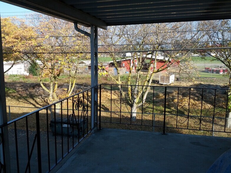 Building Photo - 879 Bing Dr