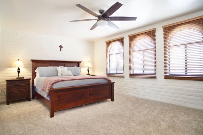 Building Photo - 4 Bedroom Furnished in Catalina Foothills ...