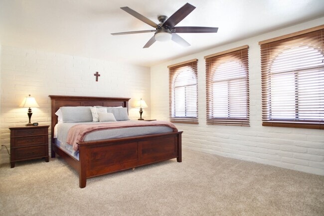 Building Photo - 4 Bedroom Furnished in Catalina Foothills with Pool