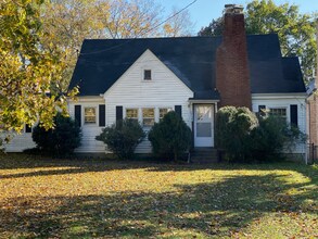 Building Photo - 712 Cantrell Ave